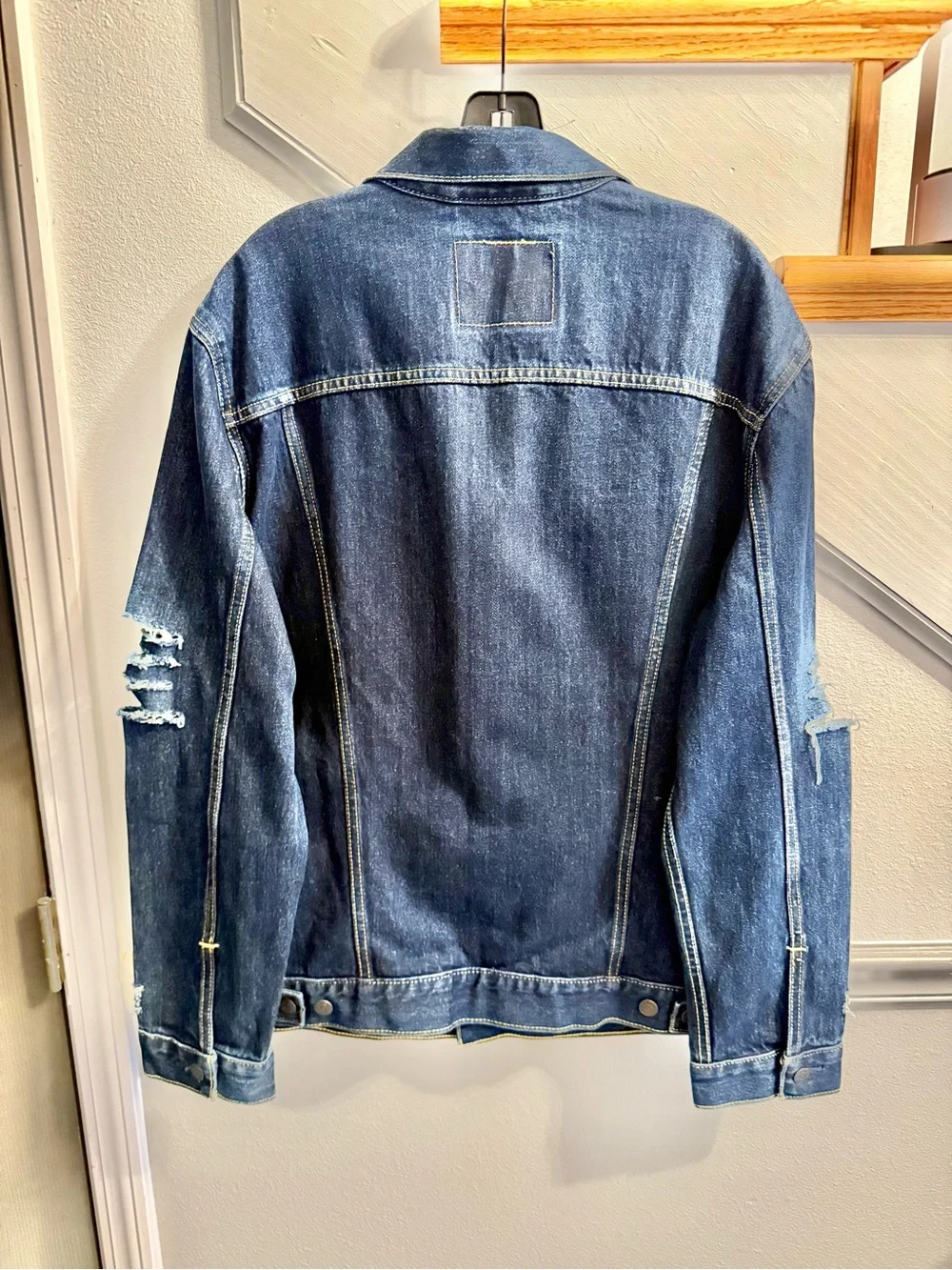 Levi's Dark Indigo Distressed Denim Trucker Jacket vintage never worn over size